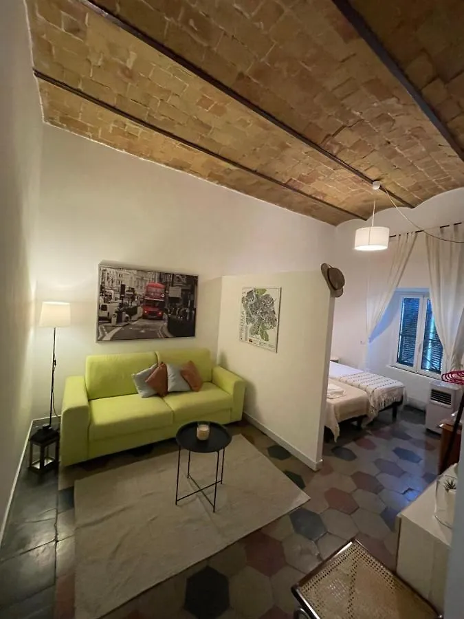 La Maison B8 Roma 0*,  Italia